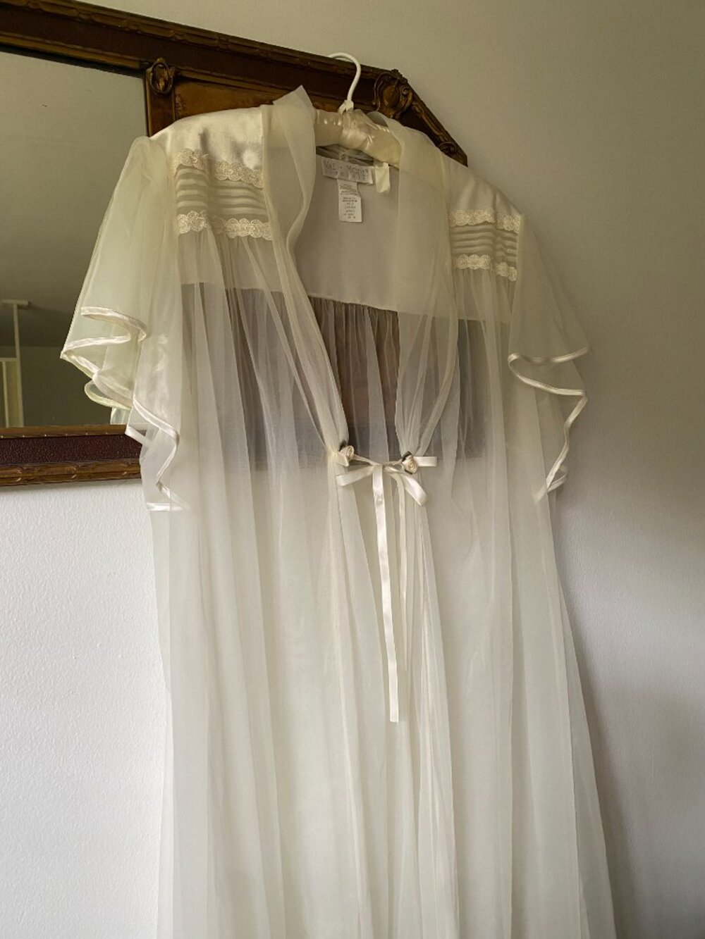 VTG 1980s Val Mode Cream Sheer Chiffon Flutter Sleeve Rosette Robe Coquette L